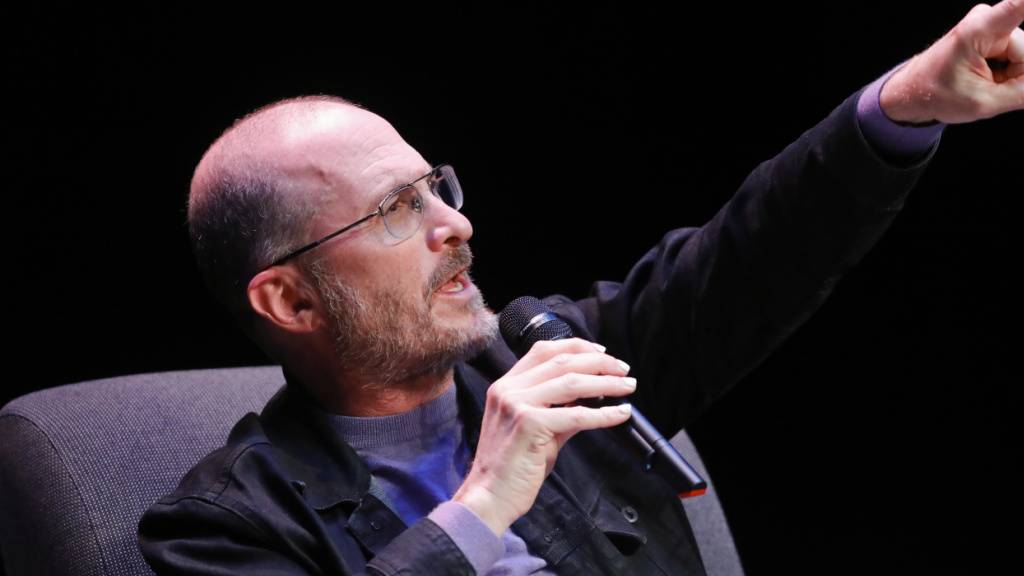 Der US-amerikanische Regisseur und Drehbuchautor Darren Aronofsky erhält den Ehrenleoparden des 79. Locarno Film Festival. Zu seinen bekanntesten Filmen gehören «The Whale» (2022), «Black Swan» (2010) oder «The Wrestler» (2008).