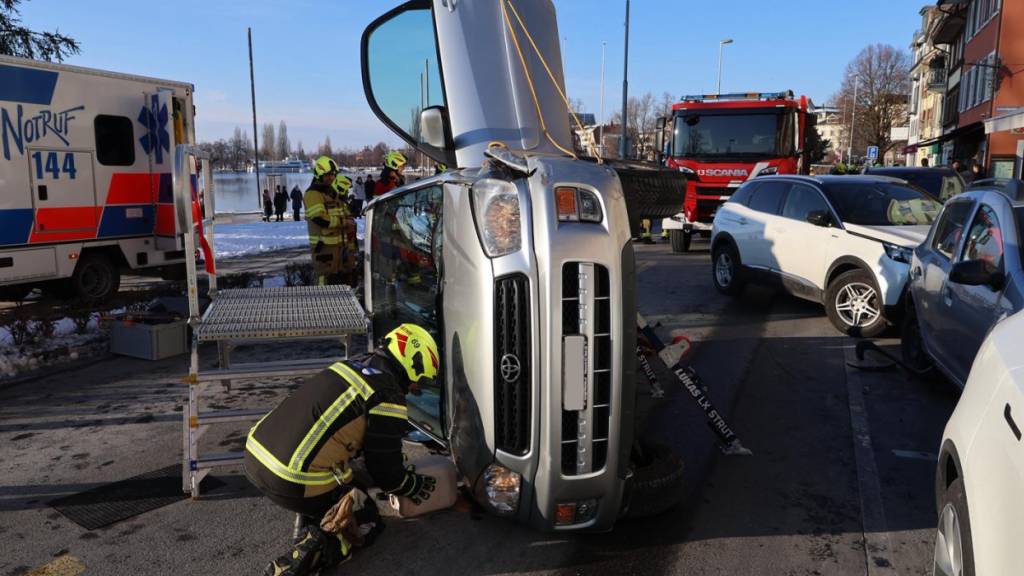 Eine 85-jährige Autofahrerin verletzte sich am Mittwochnachmittag bei einem Selbstunfall in Zug erheblich.