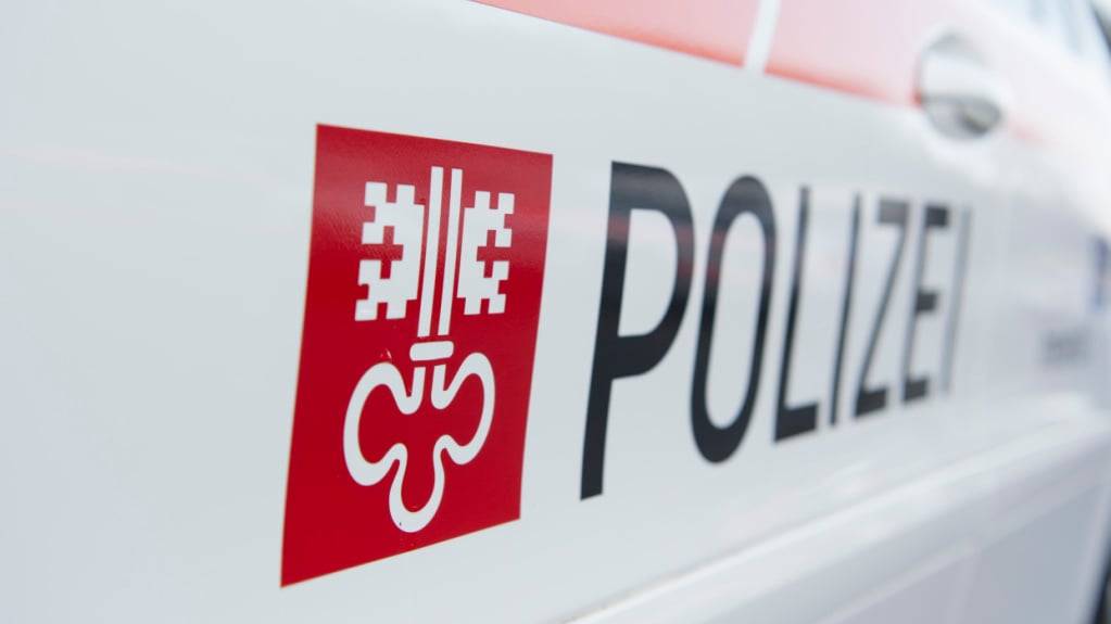 Die Kantonspolizei Nidwalden stoppte am Sonntag drei Fahrzeuglenker in Stans und Buochs NW. Sie hatten massiv überhöhte Alkohol- und Drogenwerte. (Symbolbild)