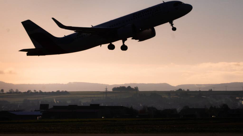 Die Lufthansa-Tochter  Eurowings hat zu Ostern eine verstärkte Nachfrage nach Westeuropa-Flügen registriert. Seit Beginn des Iran-Kriegs verlagern sich die Verkehrsströme nach dem Motto: Mallorca statt Dubai. (Archivbild)