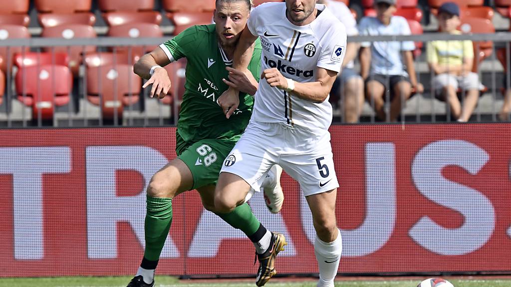 Yverdons Brian Beyer hat gegen die Zürcher Hintermannschaft mit Neuzugang Fabio Daprelà einen schweren Stand
