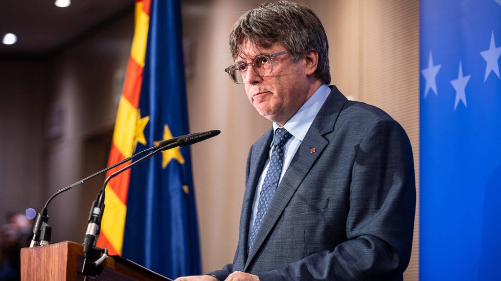 Der katalanische Separatistenführer Carles Puigdemont gibt eine Pressekonferenz in Brüssel. Foto: EUROPA PRESS/dpa