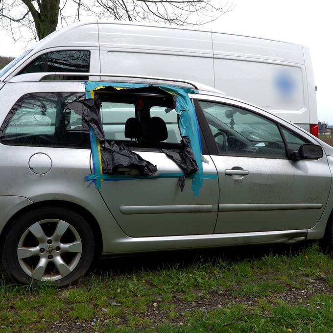 Schon wieder vermodert ein Geisterauto im Aargau