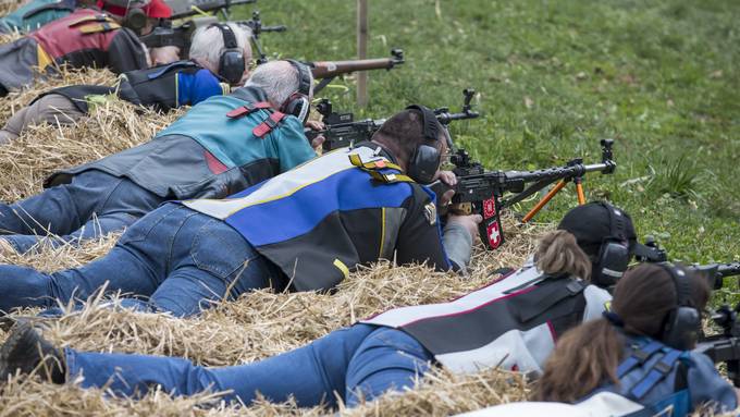 Schweizer Schützen schiessen gegen neue Mitgliedskarte