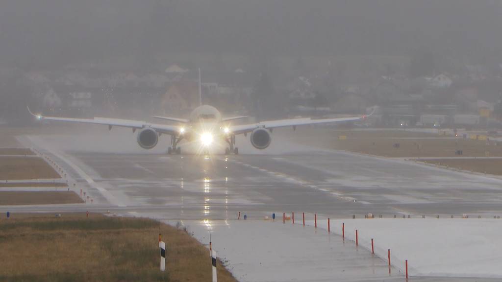 Zwei Maschinen am Flughafen Zürich wegen Windböen umgeleitet