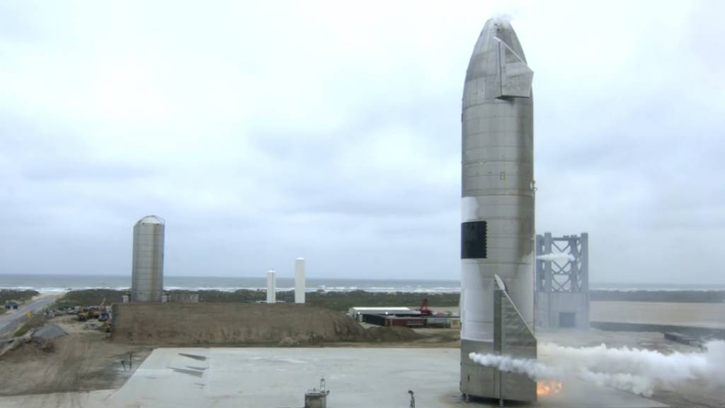 Nach mehreren Fehlversuchen ist im fünften Anlauf ein Test mit einer SpaceX-Rakete gelungen. Die Starship-Rakete landete sicher wieder am Boden.