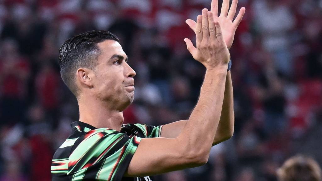 Applaus und schöner Zahltag: Portugals Cristiano Ronaldo darf sich als erster Fussball-Milliardär nennen