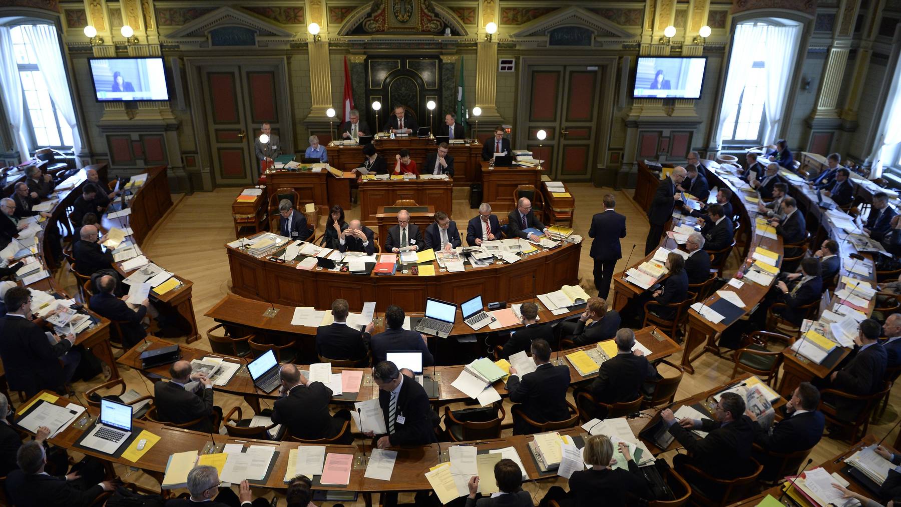 Der Kantonsrat wird an der Sitzung am Dienstag über eine Steuersenkung diskutieren.