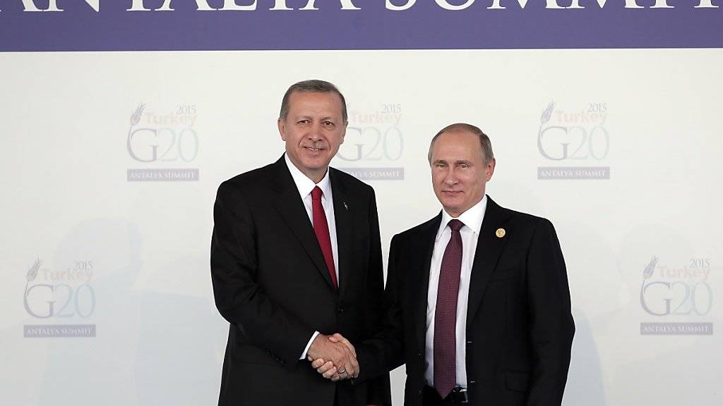 Händeschütteln angesagt: Erdogan und Putin treffen sich heute in St. Petersburg. (Archivbild)
