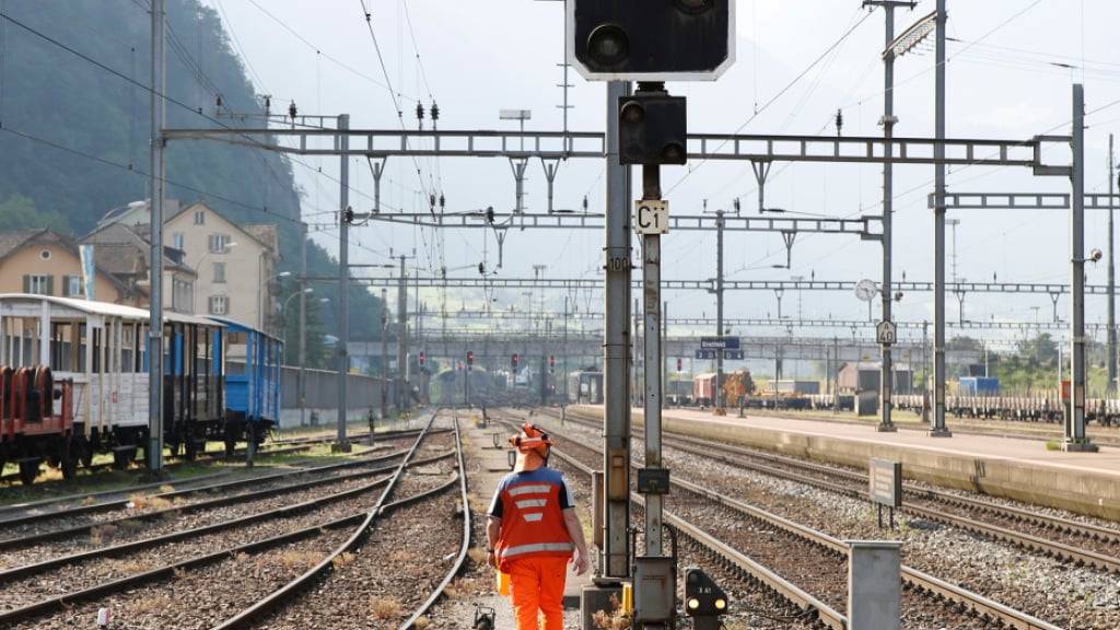 Die nördlich des Bahnhofs Erstfeld gelegene Unterführung Schlossbergstrasse wird neu gebaut und erweitert. (Archivbild)