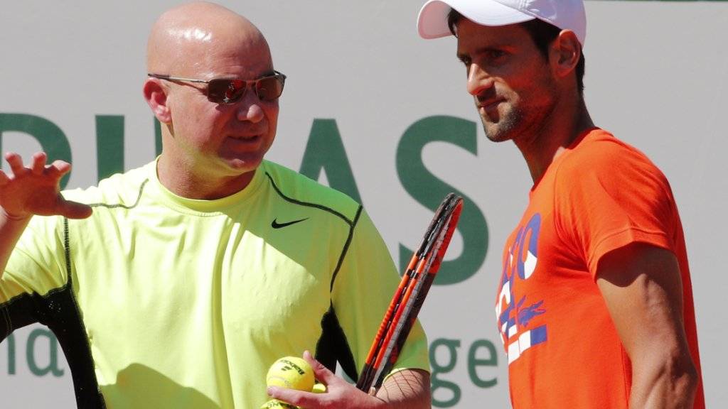Novak Djokovic (rechts) zählt auch 2018 auf die Ratschläge von Andre Agassi.