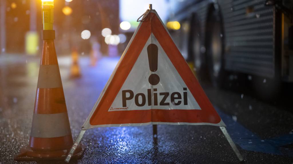 Ein 21-jähriger Mann ist am Sonntagmorgen in Zürich mit einer Stichwaffe schwer verletzt worden. (Archivbild)