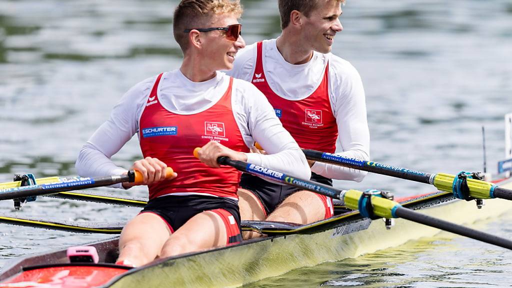 Jan Schäuble (rechts) und Raphael Ahumada haben gut lachen. Sie stellen eines von vier Booten auf dem Rotsee im A-Final