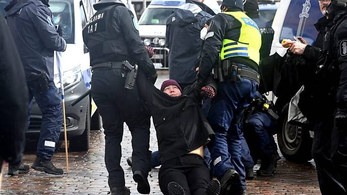 20 Festnahmen bei unangemeldeter Demo gegen Corona-Regeln in Helsinki