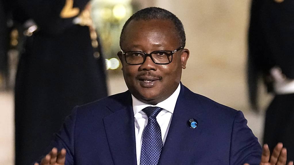 ARCHIV - Der Präsident von Guinea-Bissau Umaro Sissoco Embalo beschwichtigt. Die Lage in Guinea-Bisseau sei unter Kontrolle. Foto: Michel Euler/AP/dpa
