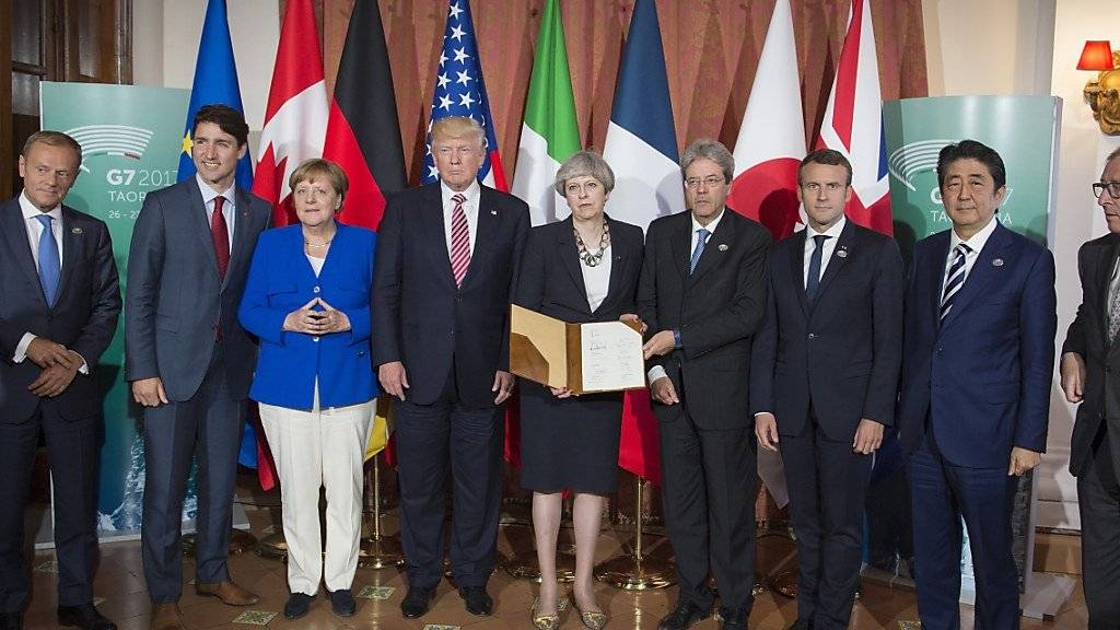 Immerhin bei der Terror-Bekämpfung sind sich die G7 einig: Donald Tusk, Justin Trudeau, Angela Merkel, Donald Trump, Theresa May, Paolo Gentiloni, Emmanuel Macron, Shinzo Abe und Jean-Claude Juncker (von links) nach der Unterzeichnung einer gemeinsamen Erklärung.