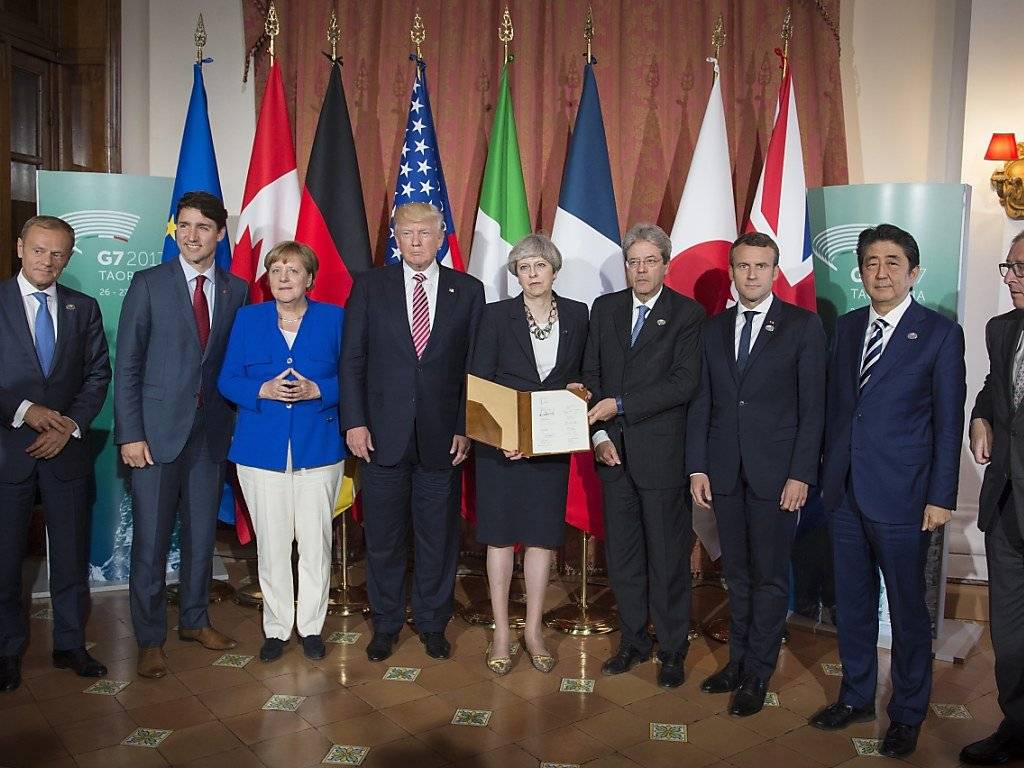 Immerhin bei der Terror-Bekämpfung sind sich die G7 einig: Donald Tusk, Justin Trudeau, Angela Merkel, Donald Trump, Theresa May, Paolo Gentiloni, Emmanuel Macron, Shinzo Abe und Jean-Claude Juncker (von links) nach der Unterzeichnung einer gemeinsamen Erklärung.