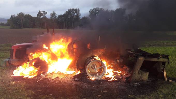 Traktor in Brand geraten