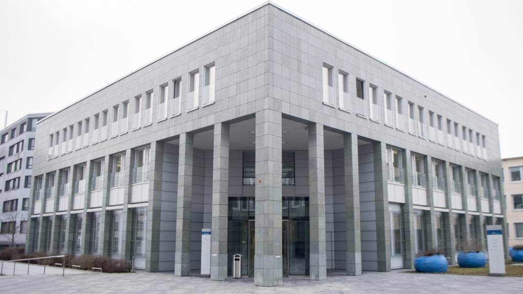 Am Strafgericht Zug beginnt am Mittwoch die Verhandlung gegen einen 31-jährigen Mann, dem die Staatsanwaltschaft versuchten Mord vorwirft. (Archivbild)