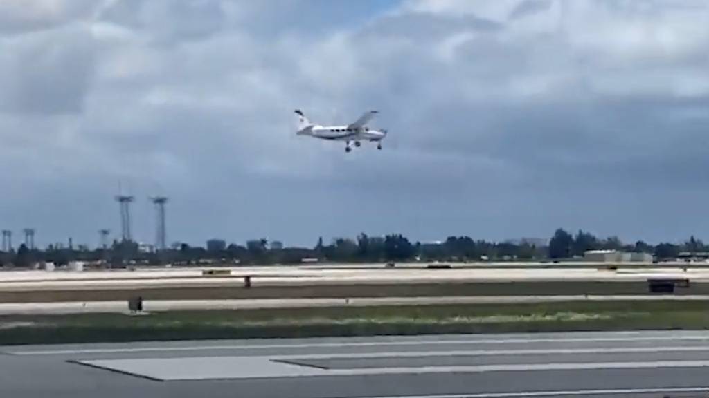 Passagier landet Flugzeug nach Ausfall von Pilot 