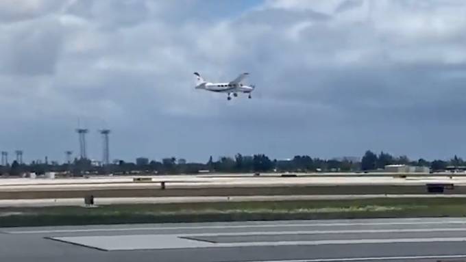 Passagier landet Flugzeug nach Ausfall des Piloten