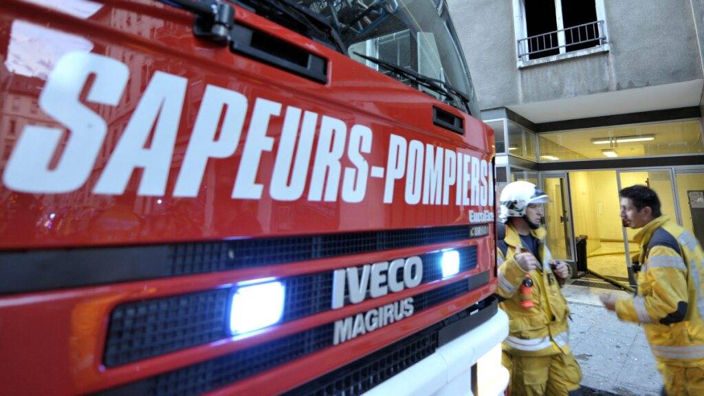Insgesamt standen zwölf Feuerwehrleute und vier Fahrzeuge am Mittwochabend in Montignez im Einsatz. (Symbolbild)