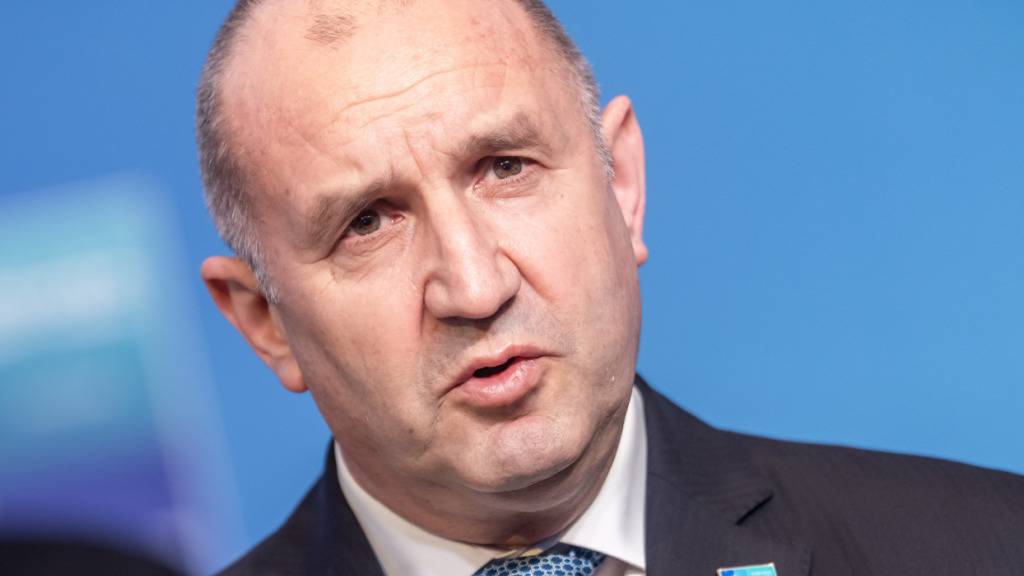 ARCHIV - Rumen Radev, Ministerpräsident von Bulgarien, nimmt am Pressestatement vor dem Nato-Gipfel dem Treffen des Nordatlantikrats auf Ebene der Staats- und Regierungschefs teil. Foto: Michael Kappeler/dpa