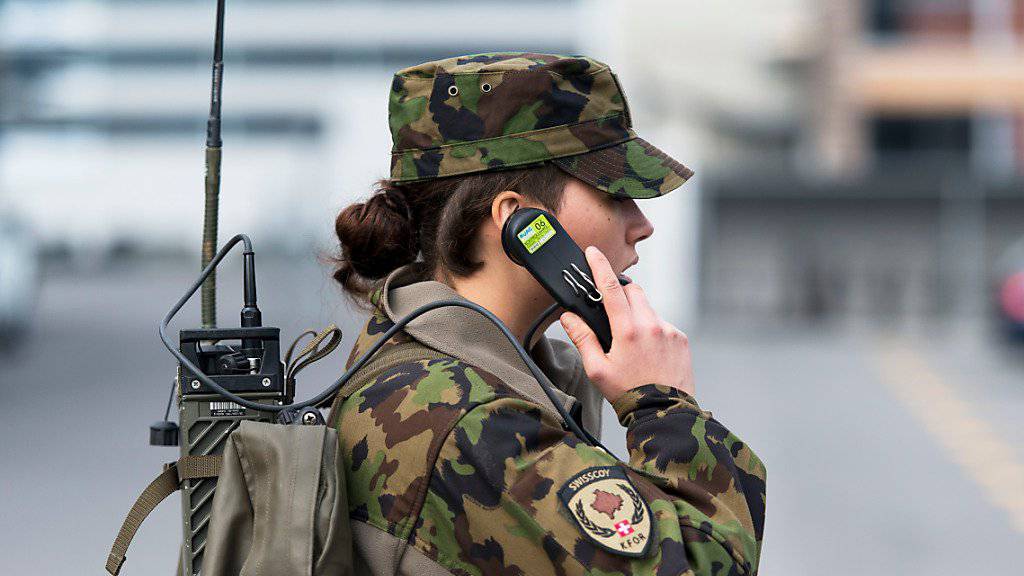 Armee passt Uniformen den Bedürfnissen von Frauen an