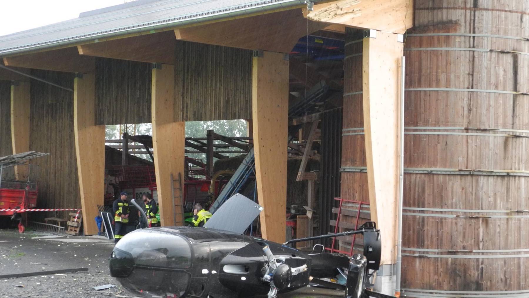 Helikopterunfall mit drei Verletzten in Schwyz