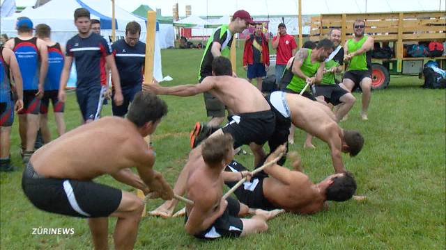 Riesengaudi: Seilziehen am Turnfest