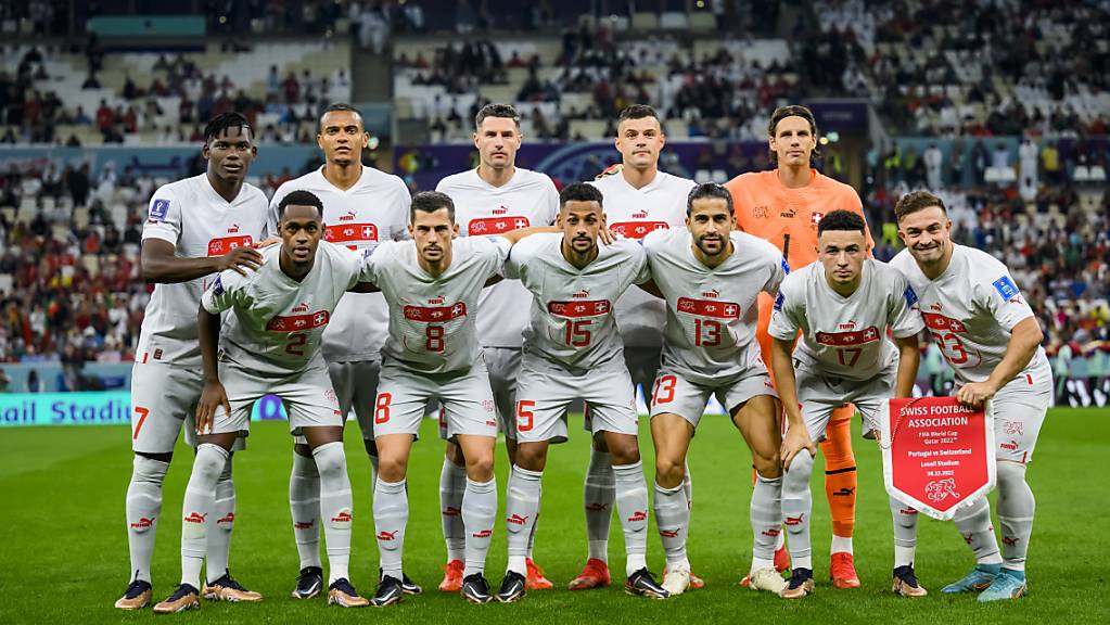 Für das erste Spiel der EM-Qualifikation 2024 wird die Schweizer Nationalmannschaft - in dieser Aufnahme vor dem Spiel gegen Portugal - im Stadion von Novi Sad posieren.