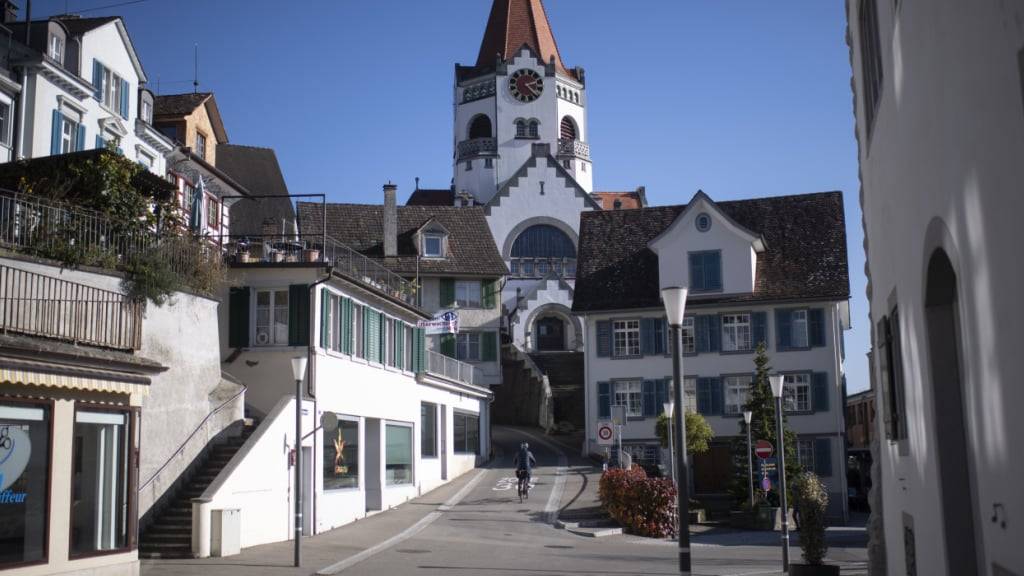 In immer mehr Haushalten im Kanton Thurgau lebt nur noch eine Person. Im Bild zu sehen sind Häuser in Weinfelden. (Archivbild)