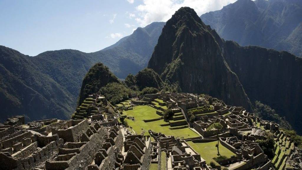 Touristen sitzen am Fusse des Machu Picchu fest