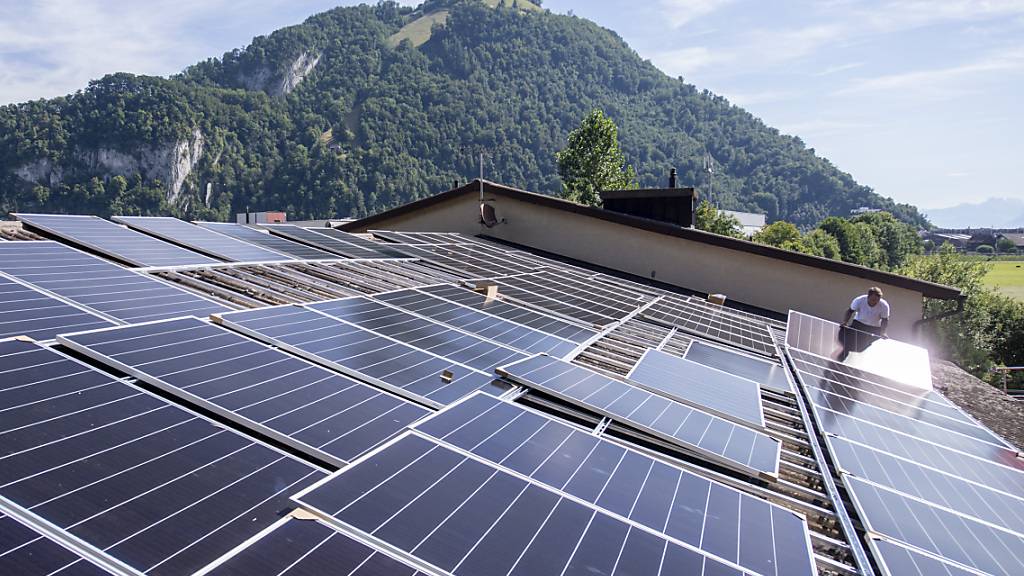 Berner Regierung für Solarpflicht von offenen Parkings