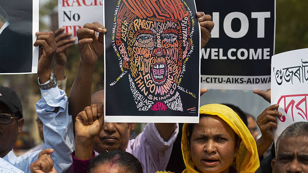 Indische Aktivisten lehnten Trumps Besuch ab.