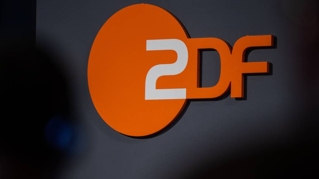 ARCHIV - Das Logo der öffentlich-rechtlichen Rundfunkanstalt Zweites Deutsches Fernsehen (ZDF), aufgenommen bei der Digital-Konferenz «Republica». Foto: Monika Skolimowska/dpa/