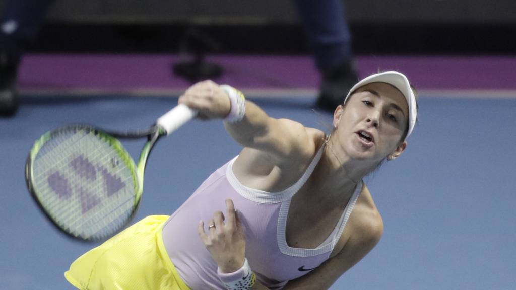 Belinda Bencic am Turnier in St. Petersburg beim Aufschlag