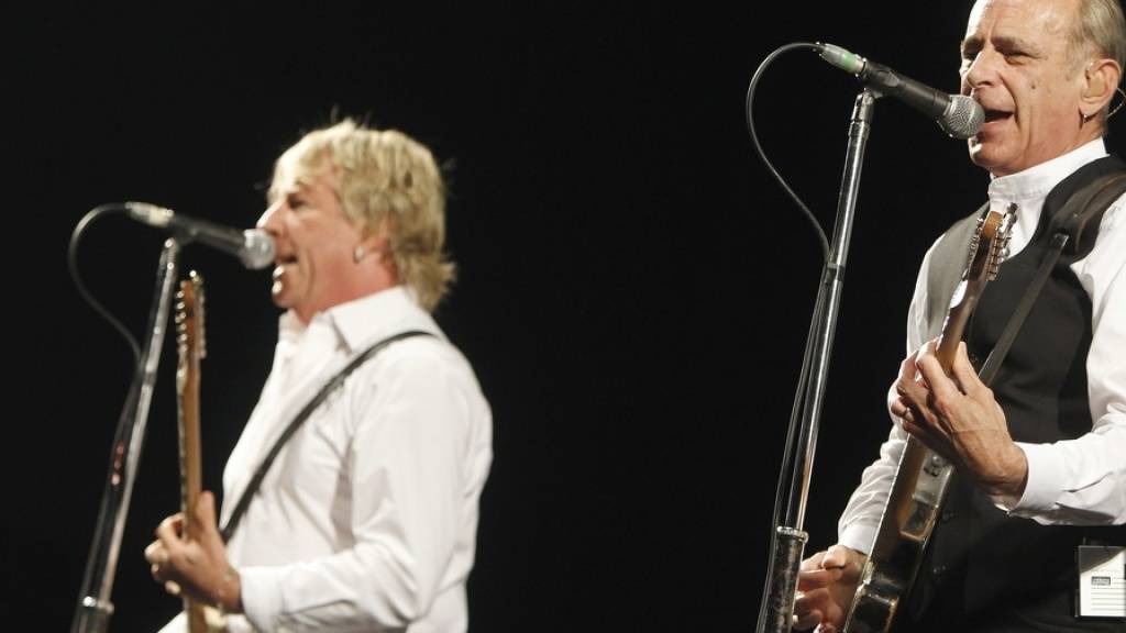 Die britische Band Status Quo (mit Francis Rossi, rechts, und Rick Parfitt, links) hat ihre Backbone Tour und somit auch das Konzert in Zürich absagen müssen.