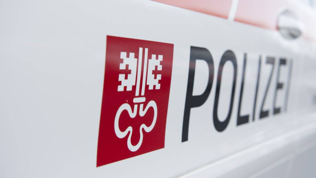 Die Kantonspolizei Nidwalden nahm in der Nacht auf Dienstag drei Männer fest, die in Stansstad einen Einbruch begingen. (Symbolbild)