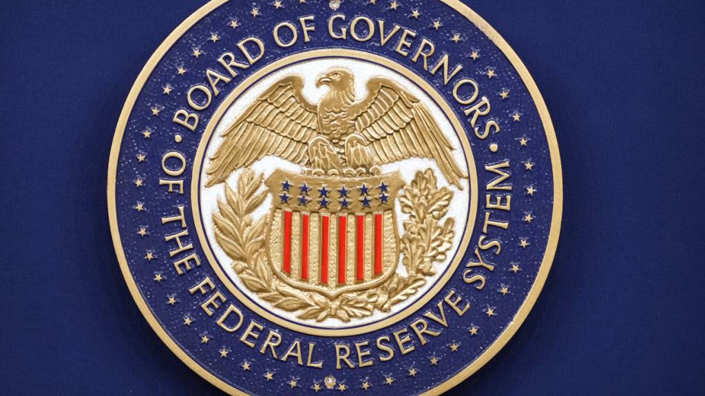 US-Notenbank erhöht erstmals seit Juli 2023 wieder den Leitzins