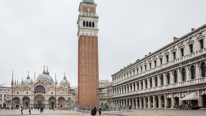 Markusturm in Venedig bröckelt