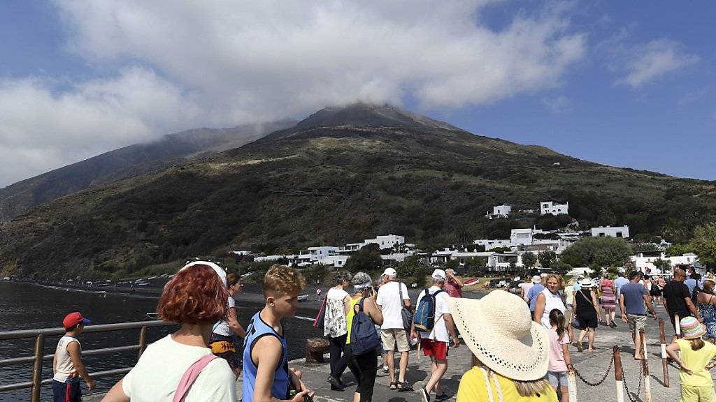 Die Touristen kehren nach dem heftigen Vulkanausbruch vom Mittwoch zurück auf Stromboli. Geologen verlangen einen effizienteren Evakuierungsplan für künftige Fälle.