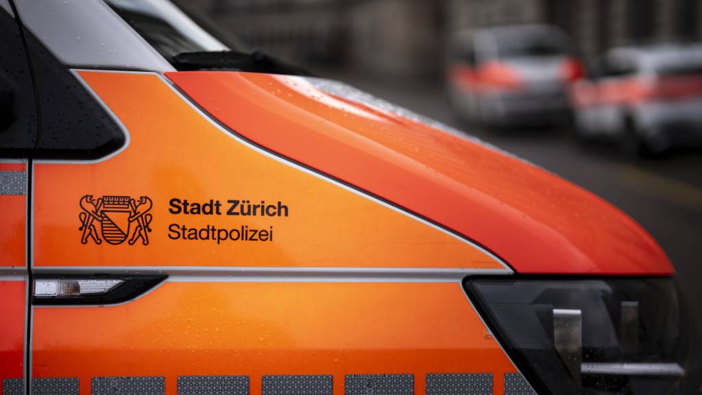 Die Stadtpolizei Zürich konnte einen 30-jährigen Mann stoppen, der in einem Tram am Limmatplatz wütete. (Symbolbild)