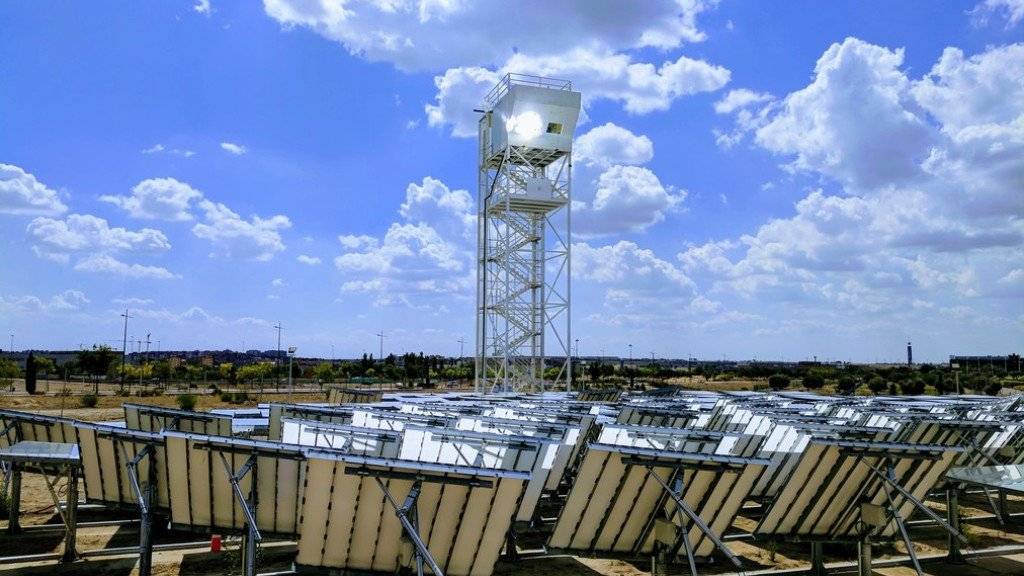 In Madrid steht eine zweite Solarraffinerie der ETH in Form eines Turmes.