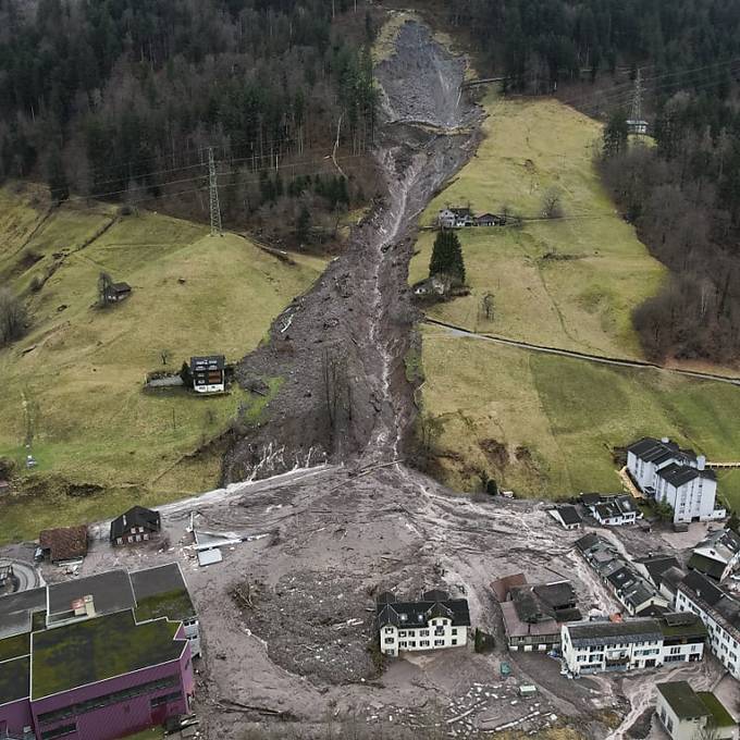 Ein Schutzdamm soll Schwanden GL vor Murgängen schützen