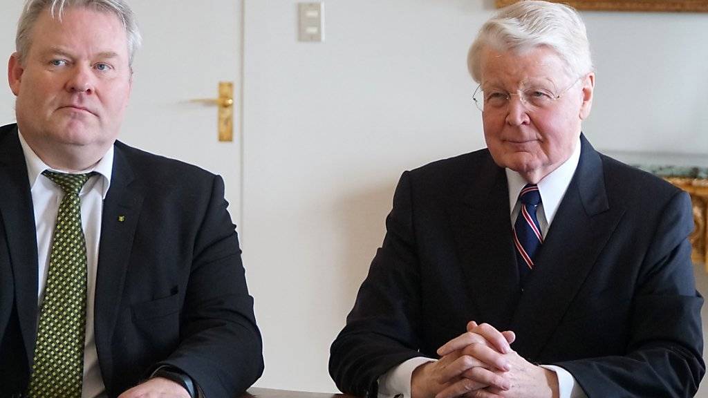 Islands Präsident Olafur Ragnar Grimsson (rechts) wusste nichts von der Briefkastenfirma seiner Schwiegereltern.