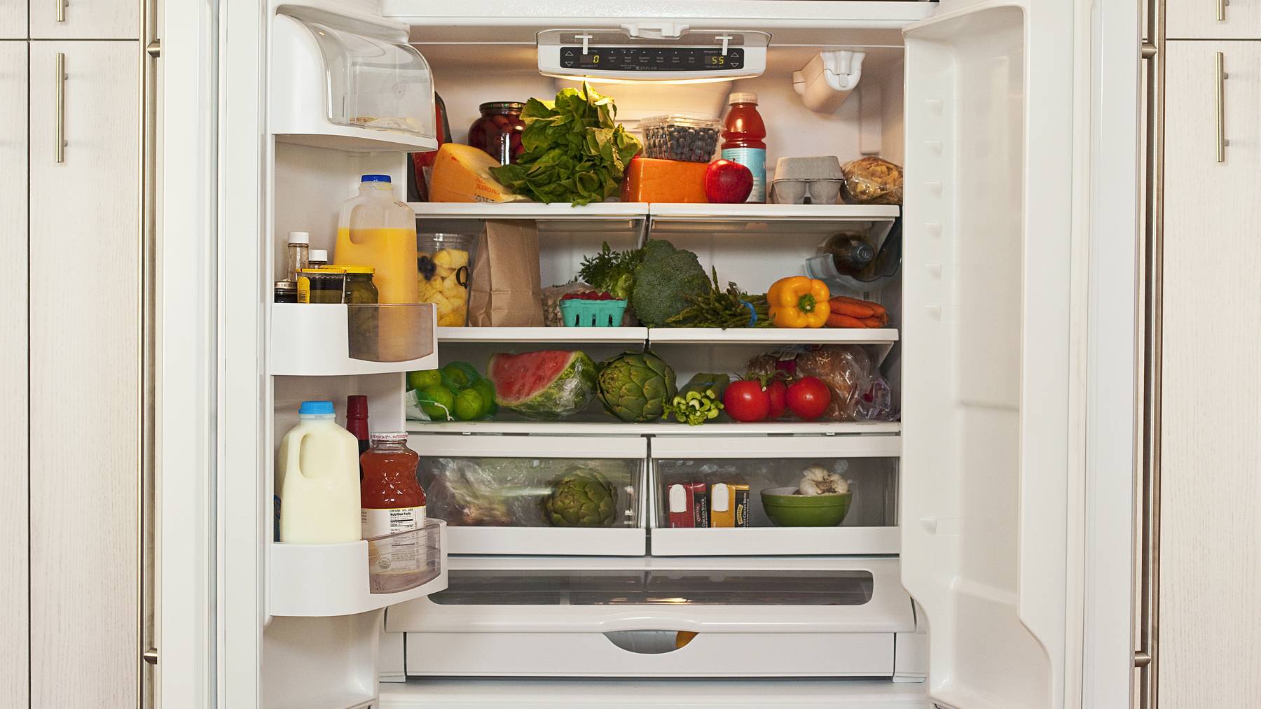 Kühlschrank voller Lebensmittel