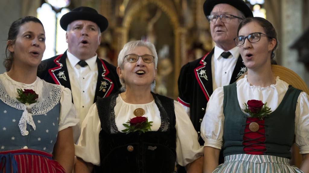 Sie betreiben seit Donnerstag Weltkultur: die Stadtjodler Heimelig Frauenfeld bei einem Auftritt in der katholischen Kirche in Lommis.