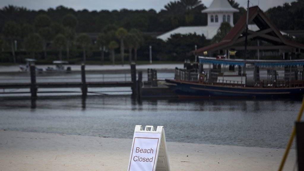 Was wusste der Walt-Disney-Konzern von der Gefahr in seinem Resort? Der Strand wurde nach einer tödlichen Alligatoren-Attacke auf einen Zweijährigen geschlossen.
