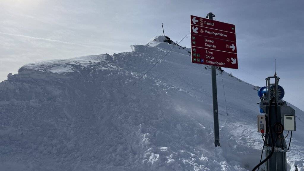 Jugendliche auf den Flumserbergen SG von Schneewechte verschüttet